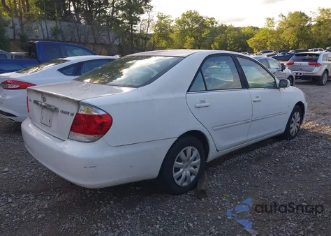 2005 Toyota Camry Le/Xle/Se z USA, uszkodzony, nr VIN 4T1BE30K65U534824